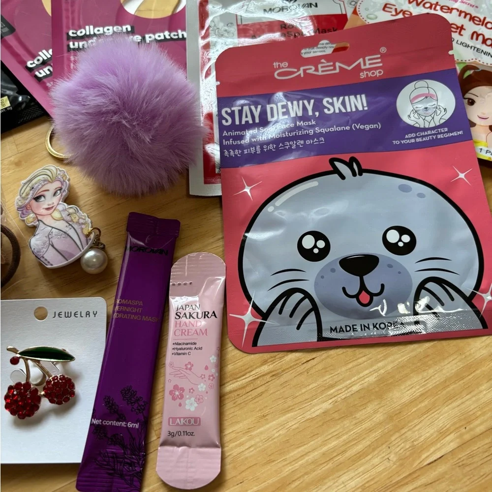 Assorted Beauty and Accessory Set - Picture 5 of 13